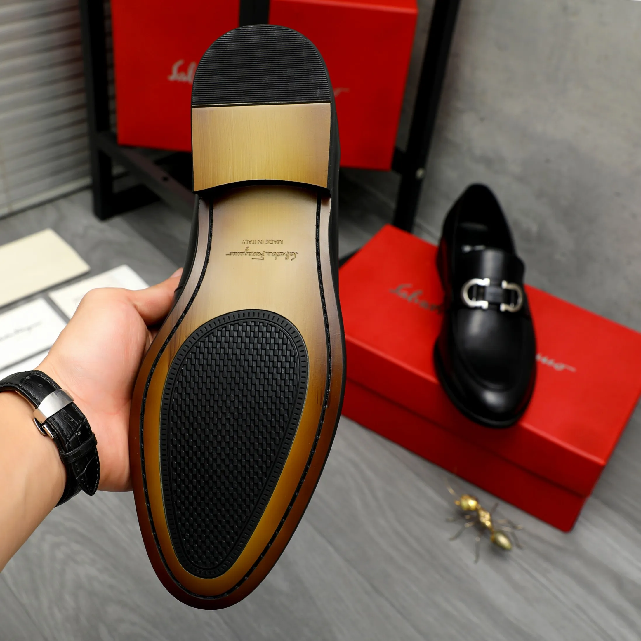 Men's shoes 💰420 Product trademark: Ferragamo " Ferragamo ] Business slip-on leather shoes Regular size: 39-45 (38.46 custom-made, non-refundable) Product materials: Selected high-quality cowhide upper, sheepskin lining, original rubber outsole